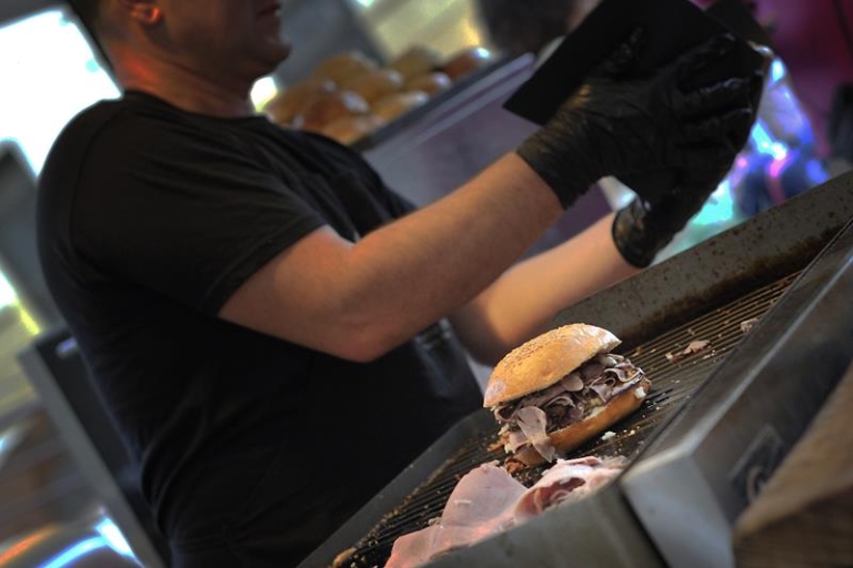 Il vecchio carro street food porchetta di maialino nero dei nebrodi 5